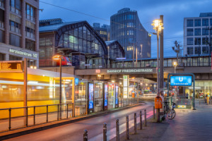 Bild Leinwand - Friedrichstraße Berlin oder mit Eigenem Foto