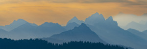 Wunschmotiv Leinwand - Im Ersten Licht Der Tannheimer Berge oder mi...