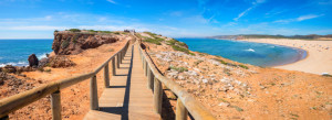 Foto auf Mousepad - Bordeira Beach Portugal Und Holzsteg oder mit E...