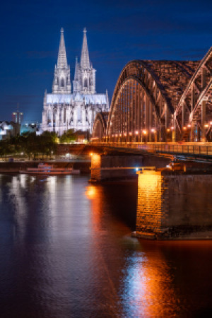 Fotos Papier - Kölner Dom Und Hohenzollernbrücke Bei Nacht oder mit...
