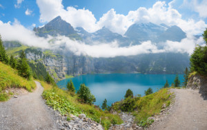 Bild auf Papier - Höhenweg Oeschinensee Schweizer Alpen oder mit Ei...