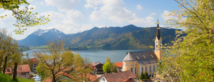 Motiv Poster - Kirchblick Schliersee Im Frühling oder mit Eigenem F...