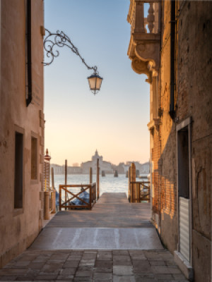 Bilder Poster - Kleine Gasse Am Ufer Der Lagune In Venedig oder mit...