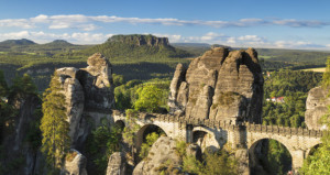 Bild auf Schieferplatte - Basteibrücke Im Elbsandsteingebirge oder ...