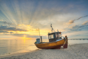 Fotos Schieferplatte - Fischerboot Am Strand Auf Usedom oder mit Ei...