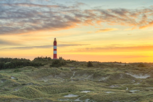 Wunschbild auf Schieferplatte - Leuchtturm Auf Amrum Bei Sonnenaufg...