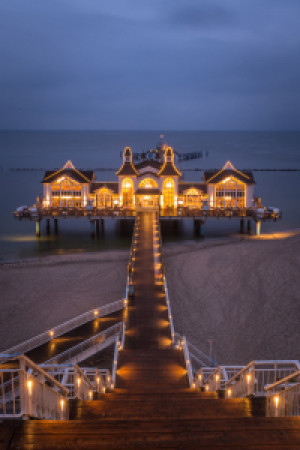 Motiv auf Tapete - Rügen Seebrücke Bei Nacht oder mit Eigenem Foto