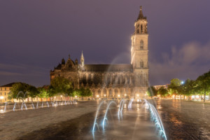 Tapete - Wasserspiele Am Dom oder mit Eigenem Foto