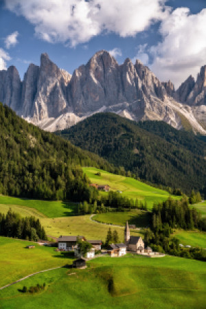 Wunschmotiv auf Tapete - Villnösstal Südtirol oder mit Eigenem Foto