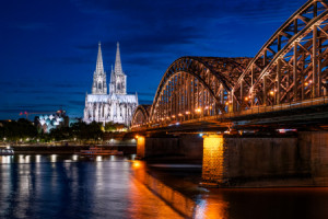 Wunschbild Tapete - Hohenzollernbrücke Und Kölner Dom Bei Nacht ode...