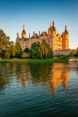 Vliestapete - Schloss In Schwerin Am Abend Im Sommer oder mit Eigen...