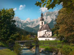 Foto Tapete - Ikonische Landschaft Mit Kirche In Berchtesgaden oder...