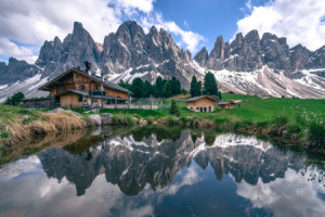 Motiv auf Tapete - Geisleralm Südtirol oder mit Eigenem Foto