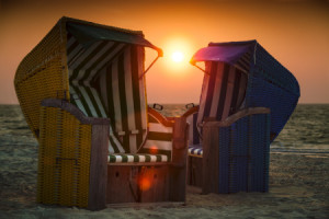 Wunschbild auf Tasse - Strandkörbeamstrandvonwykaufföhrbeisonnenauf...