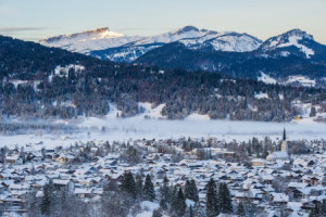 Motiv auf Teppich - Oberstdorf Und Hoher Ifen oder mit Eigenem Foto