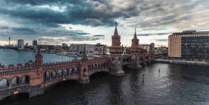 Wunschmotiv Teppich - Berlin Oberbaumbrücke Panorama oder mit Eigen...