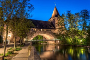 Bild Teppich - Kettensteg In Nürnberg Während Blauer Stunde oder mi...