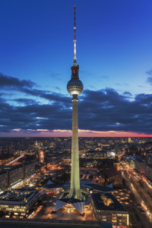 Motiv als Teppich - Berlin - Fernsehturm Zur Blauen Stunde oder mit...