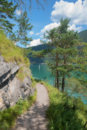 Wunschmotiv auf Teppich - Abenteuerlicher Uferweg Am Achensee oder ...
