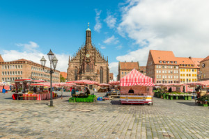 Wunschbild auf Teppich - Markt Und Frauenkirche Nürnberg 82 oder mi...
