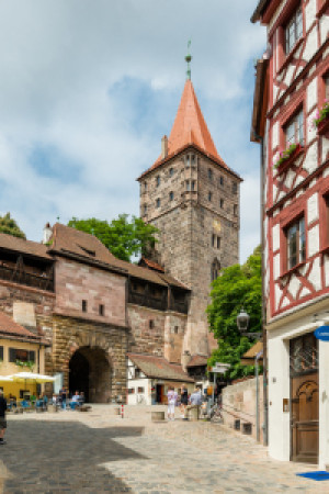 Foto auf Teppich - Albrecht-Dürer-Strasse-Nürnberg 02 oder mit Eige...