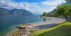 Wunschmotiv als Teppich - Badestrand Malcesine Gardasee oder mit Ei...