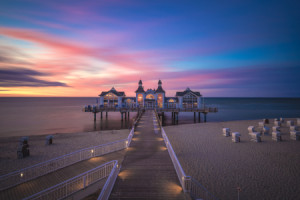 Foto auf Teppich - Seebrücke Sellin Auf Rügen Im Abendlicht oder mi...