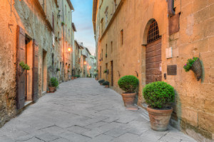 Wunschbild als Tischdecke - Mediterrane Gasse In Pienza In Der Tosk...