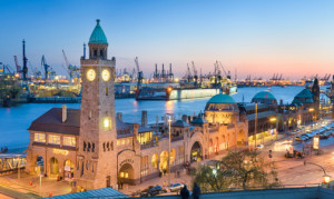 Bilder Tischdecke - Landungsbrücken Und Hafen In Hamburg oder mit E...
