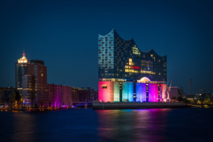 Bilder Tragetasche - Elbphilharmonie In Regenbogenfarben Beleuchtet...