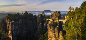 Motiv als Türfolie - Basteibrücke Im Sommer oder mit Eigenem Foto