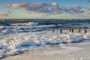 Bild auf Türfolie - Wilde Ostsee oder mit Eigenem Foto