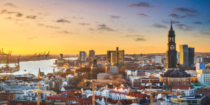 Wunschbild Türfolie - Panorama Von Hamburg Mit Michel Und Hafen ode...