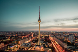 Motiv Türfolie - Berlin Alexanderplatz oder mit Eigenem Foto