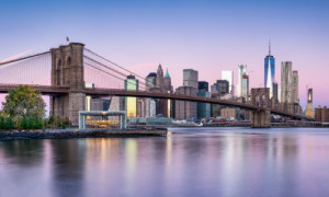 Motiv Türfolie - Eastriverundbrooklynbridgeinnewyorkcity oder mit E...