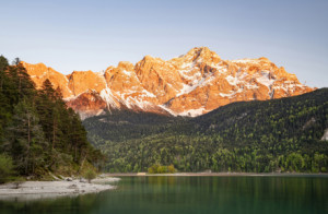 Wunschmotiv auf Untersetzer - Zugspitze Im Letzten Abendlicht oder ...