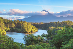 Bild auf Untersetzer - Neuseeland Mount Taranaki Am Lake Mangamahoe...