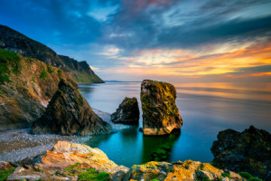 Wunschmotiv auf Untersetzer - Trefor Sea Stacks - Wales oder mit Ei...