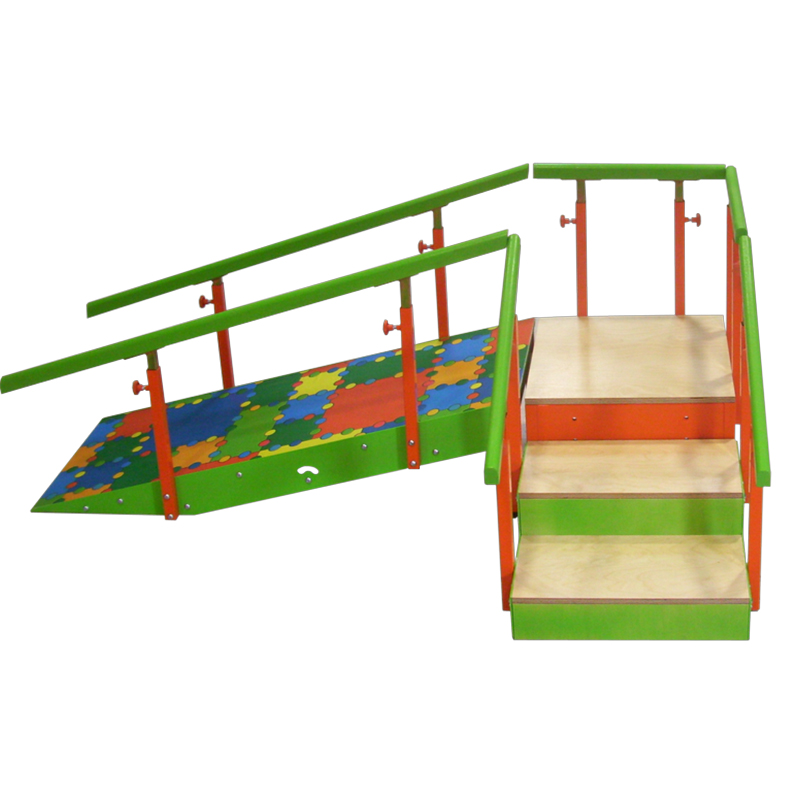Escada infantil com rampa: Três degraus com pasamanos regulables