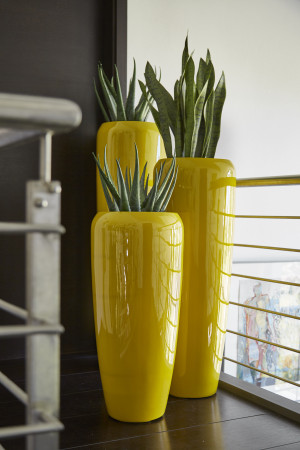 Flingora Vase »Cleo« mit Einsatz - Fiberglas Pflanzvase - Indoor & Outdoor - Hochglanz Curry - Höhe 117 cm / Ø 34 cm