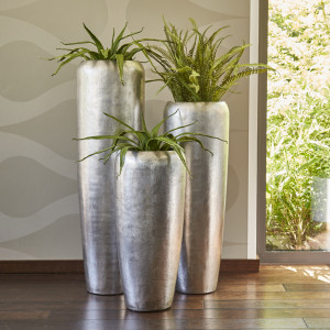 Flingora Vase »Cleo« mit Einsatz - Fiberglas Pflanzvase - Indoor - Metallisch Silber - Höhe 97 cm / Ø 34 cm