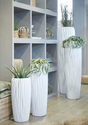 Flingora Vase »Minga« mit Einsatz - Fiberglas Pflanzvase - Indoor & Outdoor - Wellenstruktur Weiß - Höhe 75 cm / Ø 34 cm