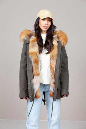 Kurtka parka w kolorze khaki obszyta naturalnym futrem z lisa