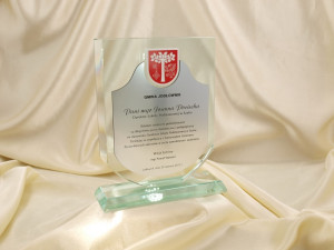 Trofeum szklane w etui - TARCZA Z HERBEM plus laminat grawerski