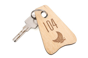 Brelok drewniany - Pionier 2 kolor naturalny - wym. 80x60mm - BD086