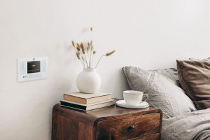 Q Acoustics E120 streamingförstärkare för infällnad Svart