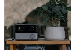 WiiM Ultra streamer med Vibelink Amp Mörkgrå