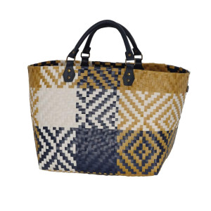 Handed by Shopper Quinn