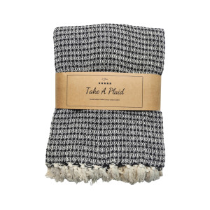 HOME-TEX Bomulds plaid - 100% recycled bomuld - 130x180 cm - Hvid med sort mønster