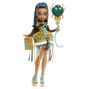 Monster High Scary Sweet Birthday Cleo De Nile dukke - 8 tilbehørsdele - 30 cm